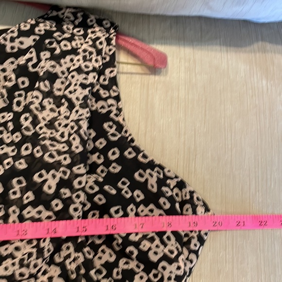 NWOT - GAP Lined Pink/Black Abstract Patterned Blouse Soft Front Ruffle - Picture 4 of 6